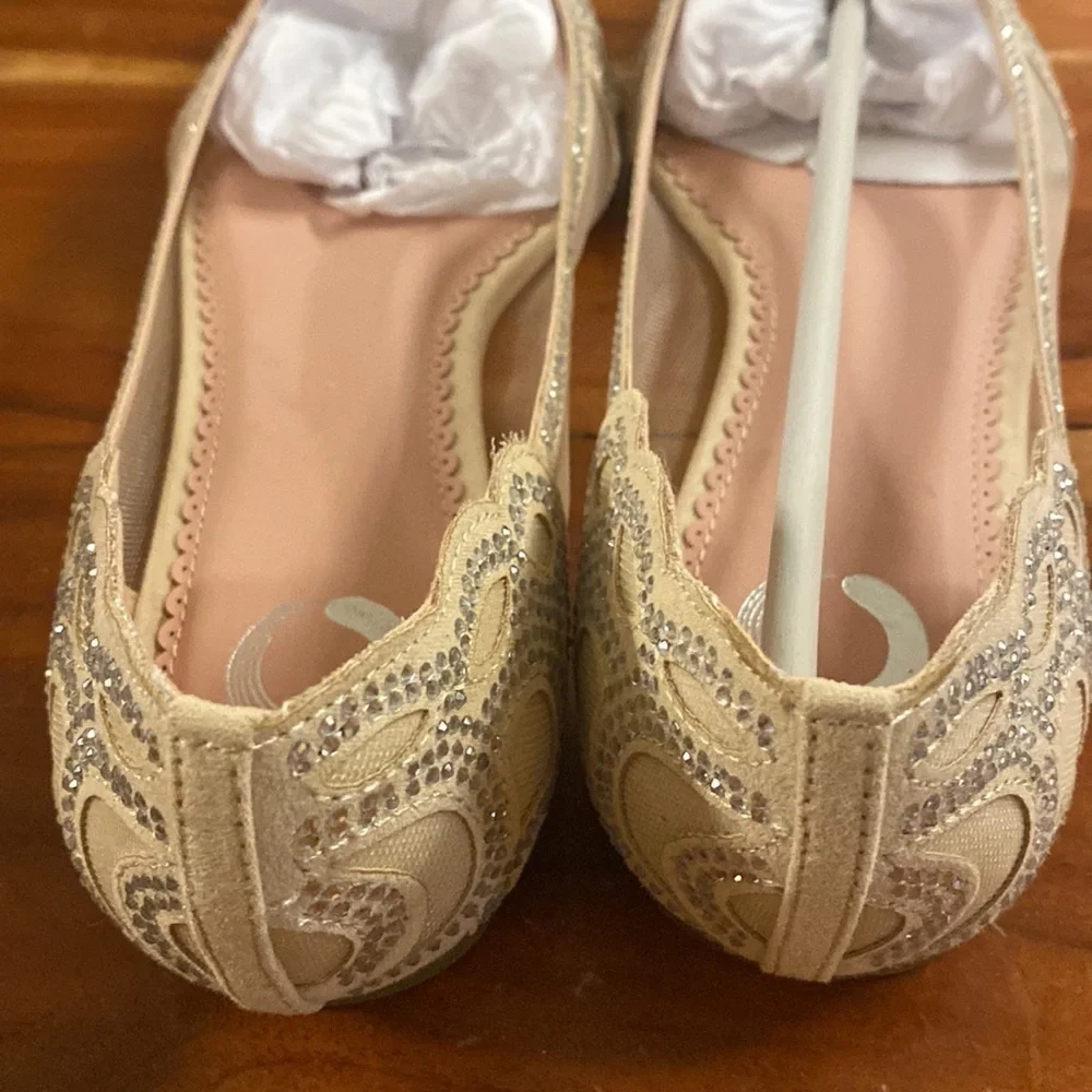JOURNEE Collection Batavia Flat - Size 8 - Picture 2 of 5